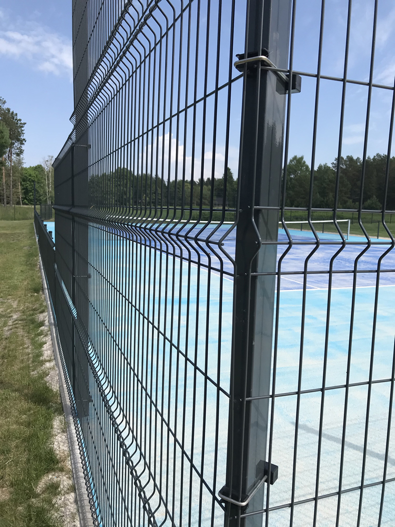 Tennis Court Fence Set 3D-4mm Elite - Corner Post View with Post U-Brackets